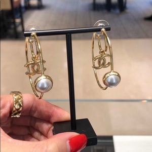 *Brand New Chanel 2020 Cruise Handmade Earrings (chanel ab3189 b02015 n5852)